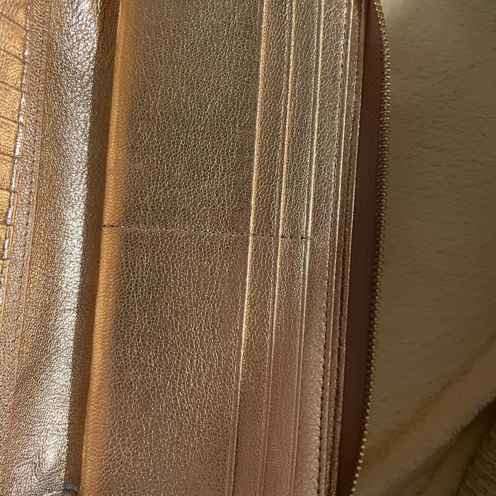 Michael Kors wristlet with 12 card slots, pockets + change purse. GORGEOUS!! - Picture 4 of 8